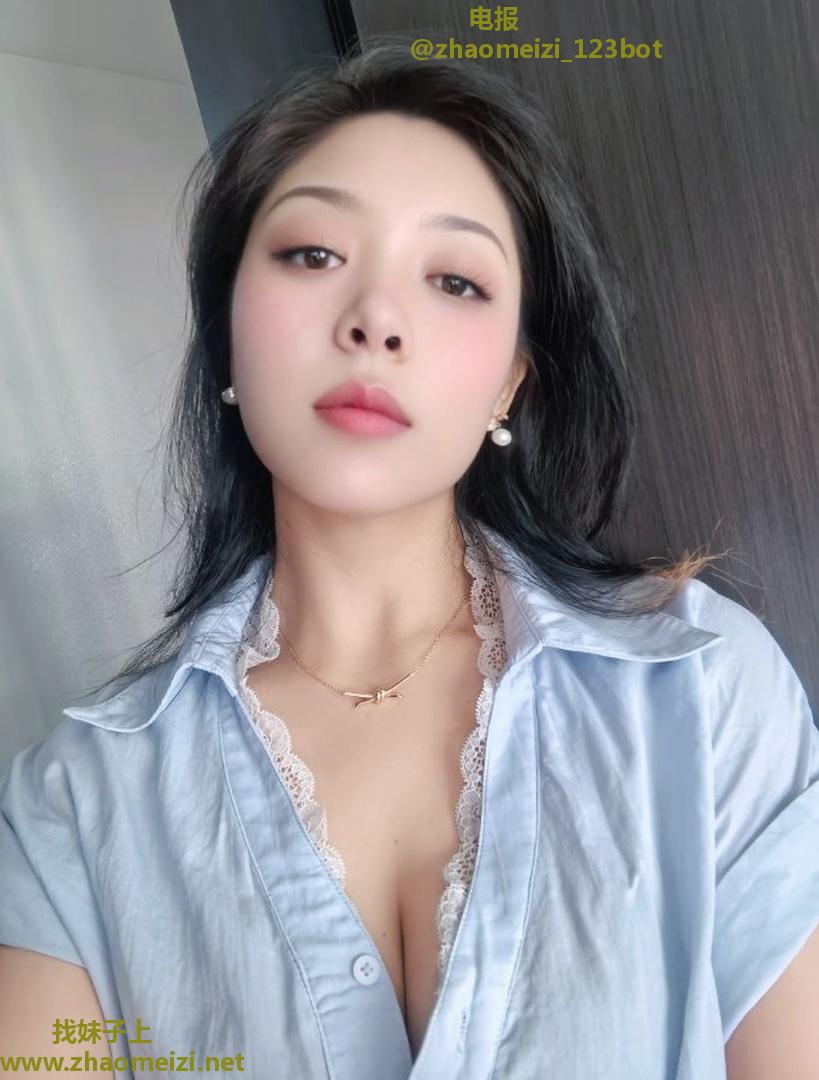  丰满美女春节不打烊