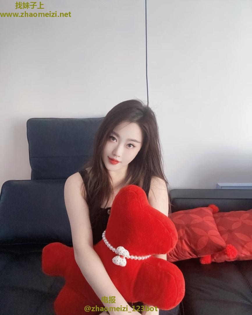 身材前凸后翘姐妹