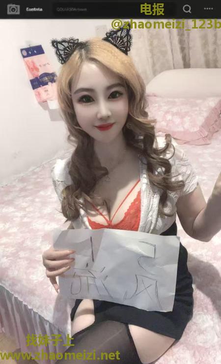 会玩的大胸骚货