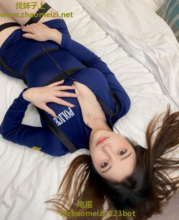 肤白美胸翘臀颜值老师