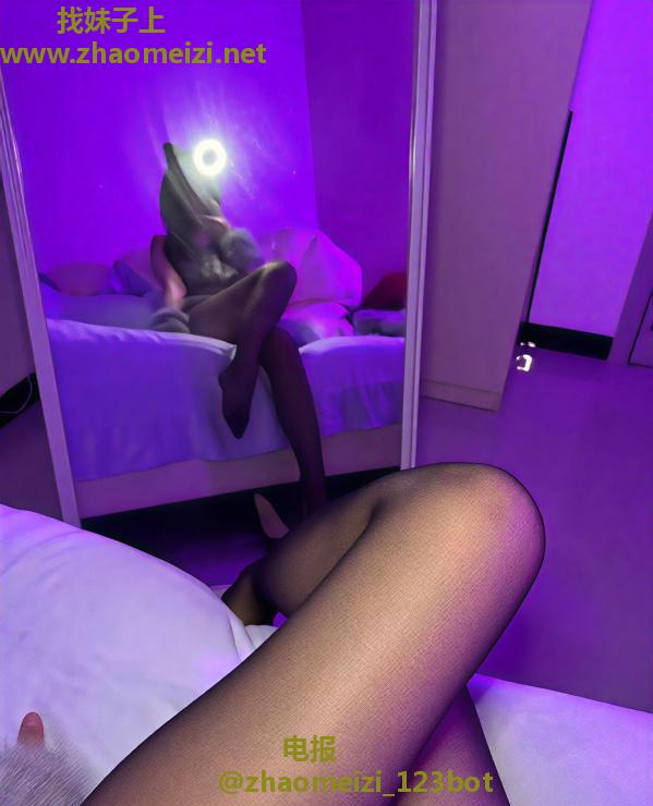 东门黑丝长腿叶子