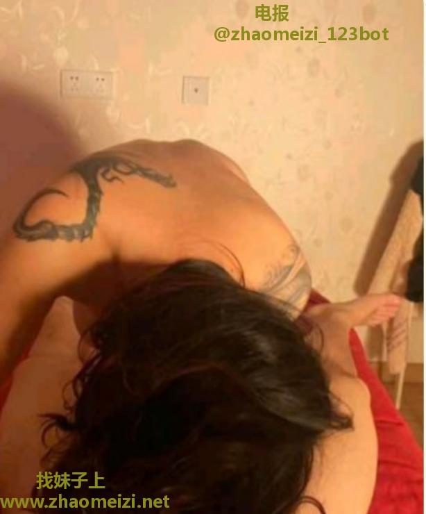 成都颜值纹身少妇