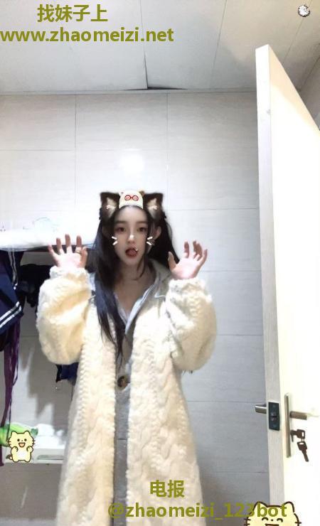 光滑白嫩蜜桃臀悠悠