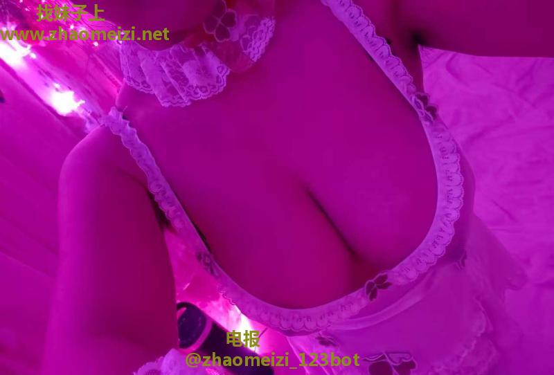 丰乳肥臀水娃榨汁姬