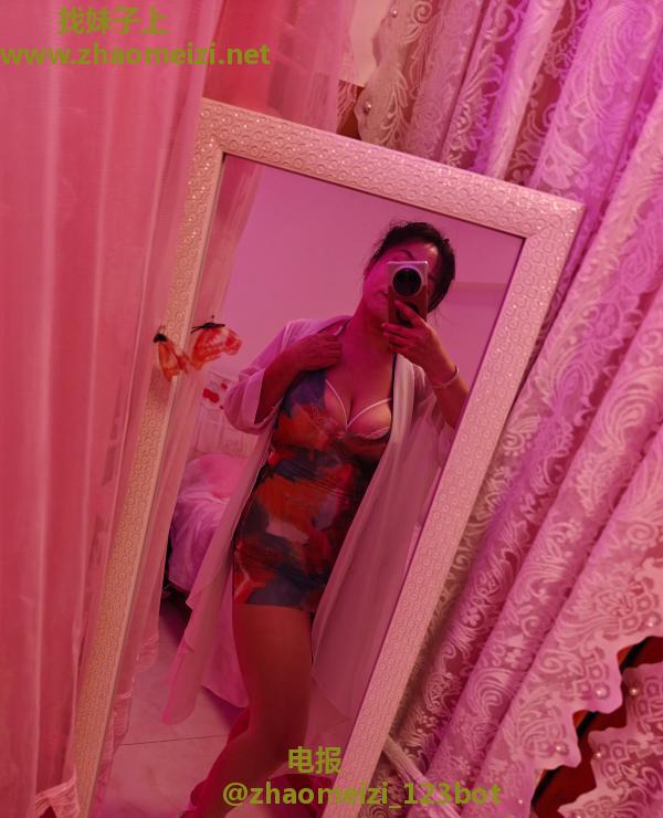 丰乳肥臀水娃榨汁姬