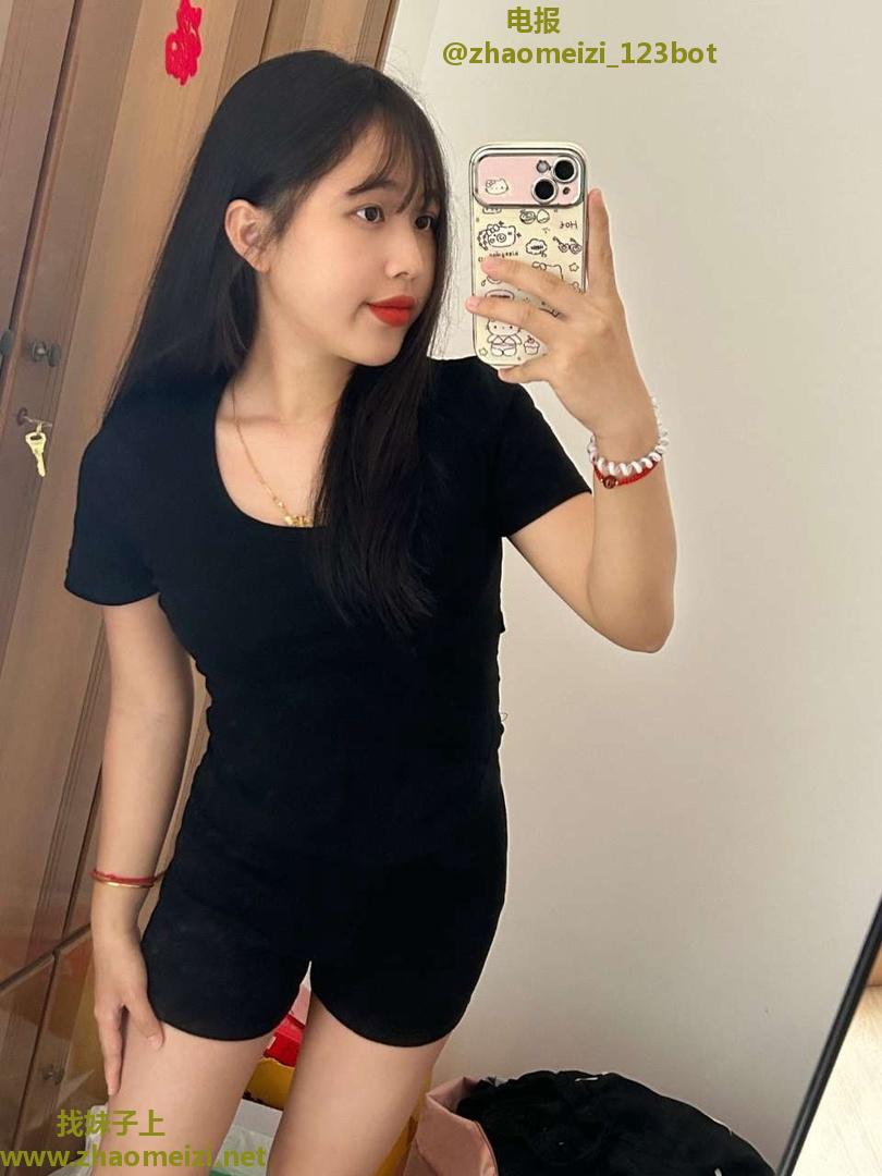 丰满 粉嫩 多汁少女