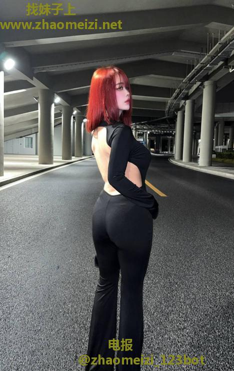 高挑丰臀风骚馨菲