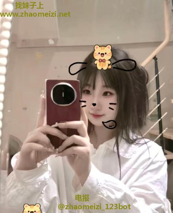 大胸翘臀小萝莉