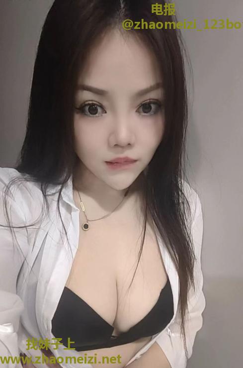 大胸美少妇