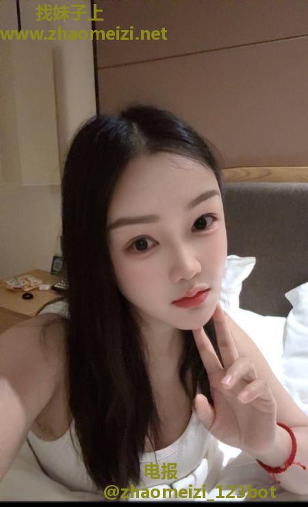 白云颜值女友依依