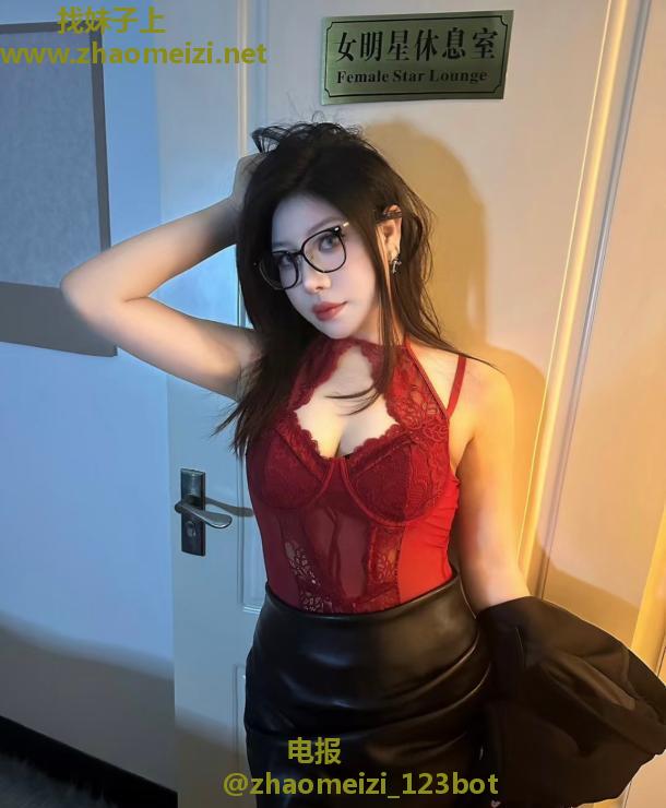 高颜值大臀模特