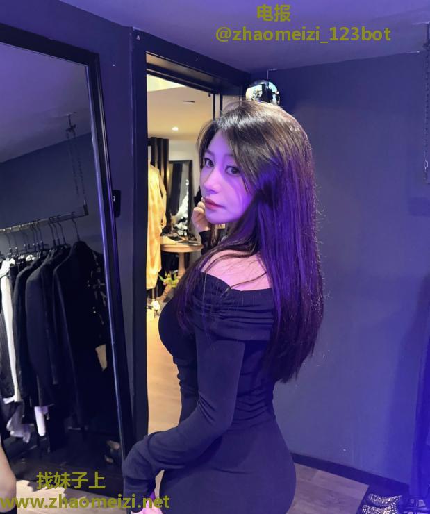 高颜值大臀模特