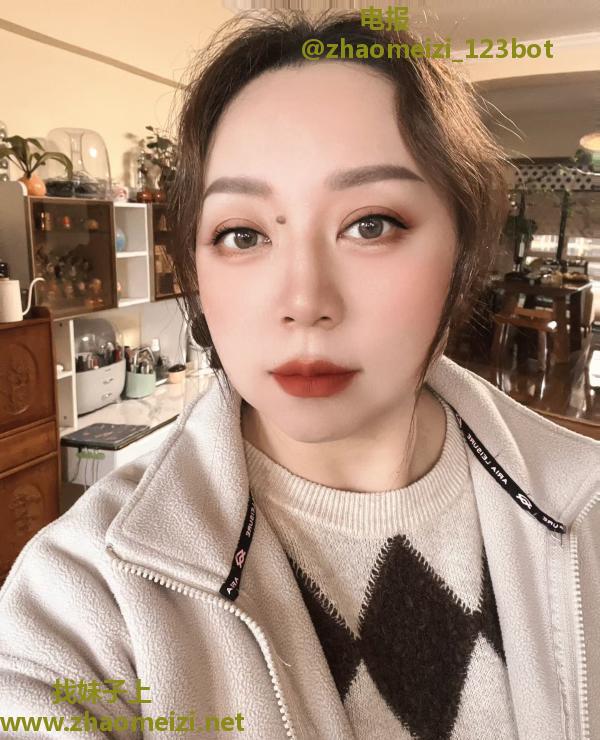 风骚会弹古筝的老师