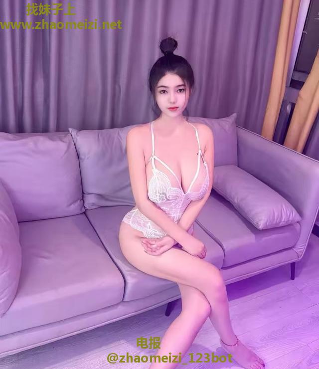 肤白大胸风骚妹子欣儿