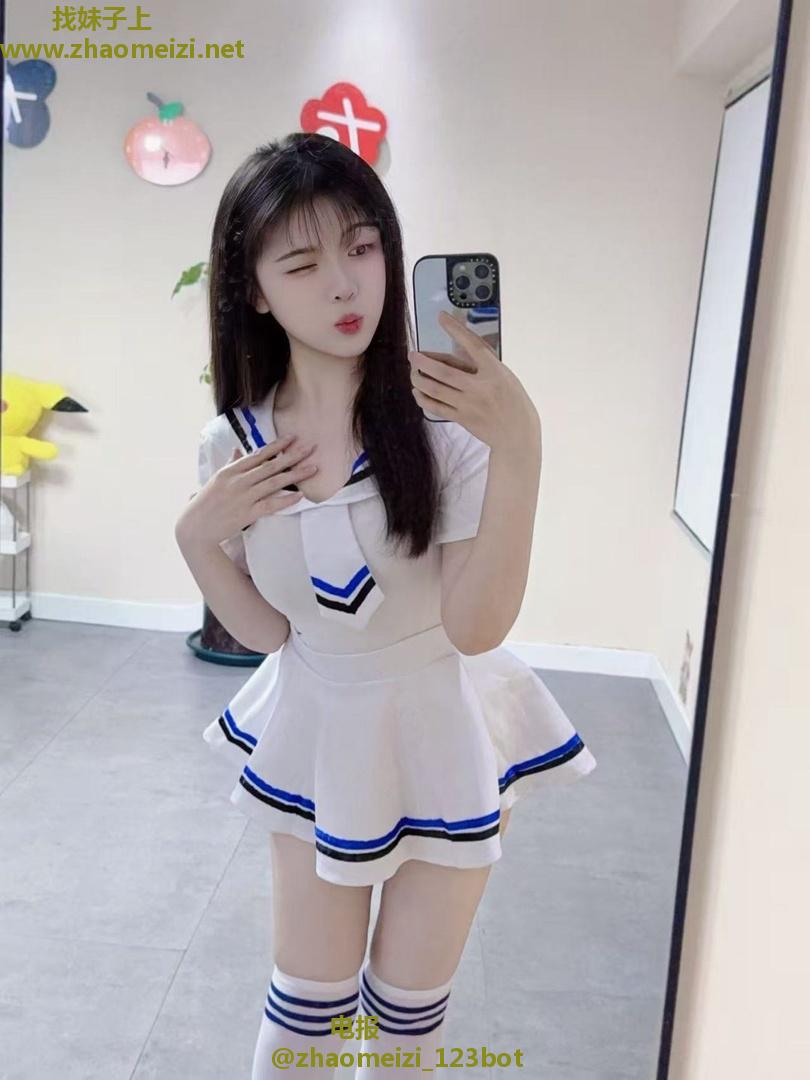 性感大胸嫩妹子