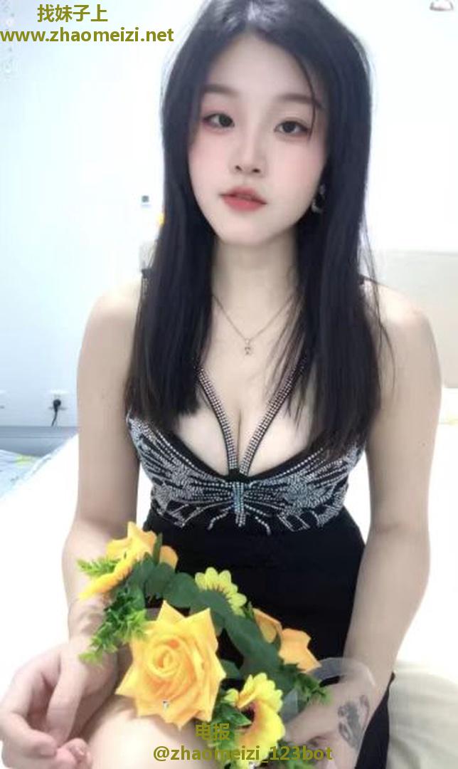 00后白皙长腿小姐姐