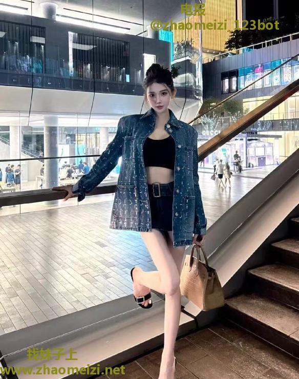 大胸长腿网红款妹妹