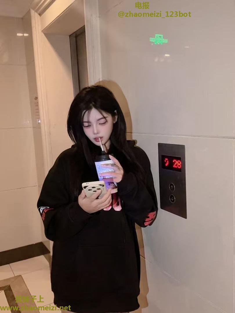 青山湖07花臂纹身女柒月