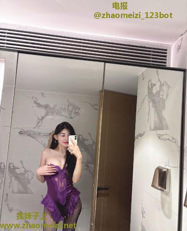 前凸后翘高挑白虎御姐