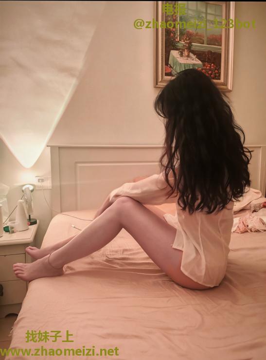 白嫩蜜桃臀安然