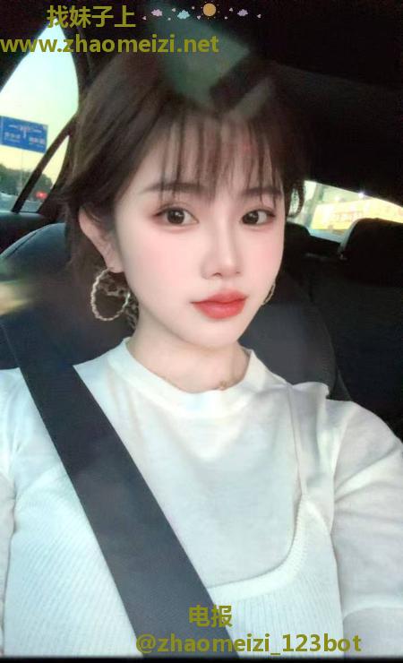 尹山湖骚穴御姐