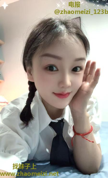 前凸后翘小甜妹