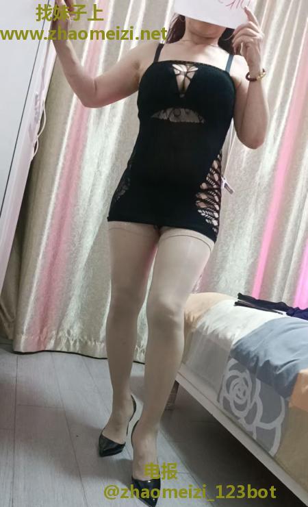 西湖巨乳翘臀熟女