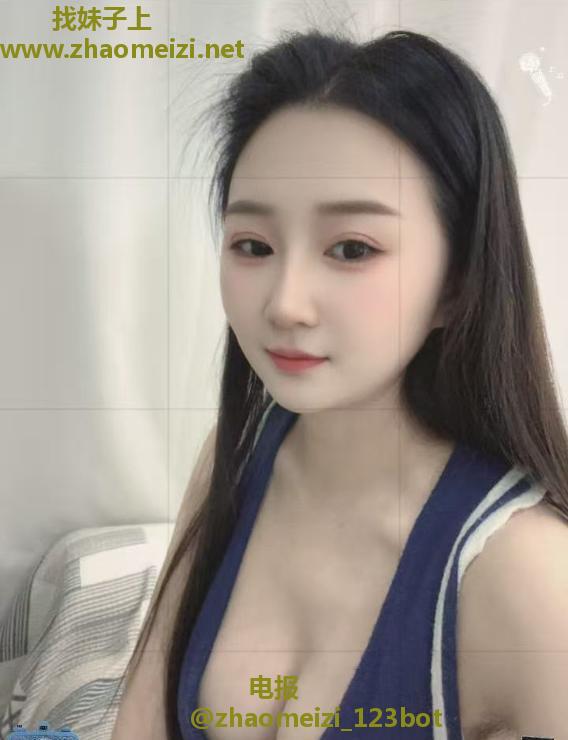 蛇腰大奶小骚妇