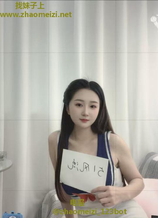 蛇腰大奶小骚妇