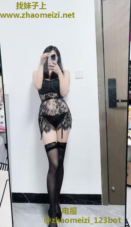 一字马性感少妇