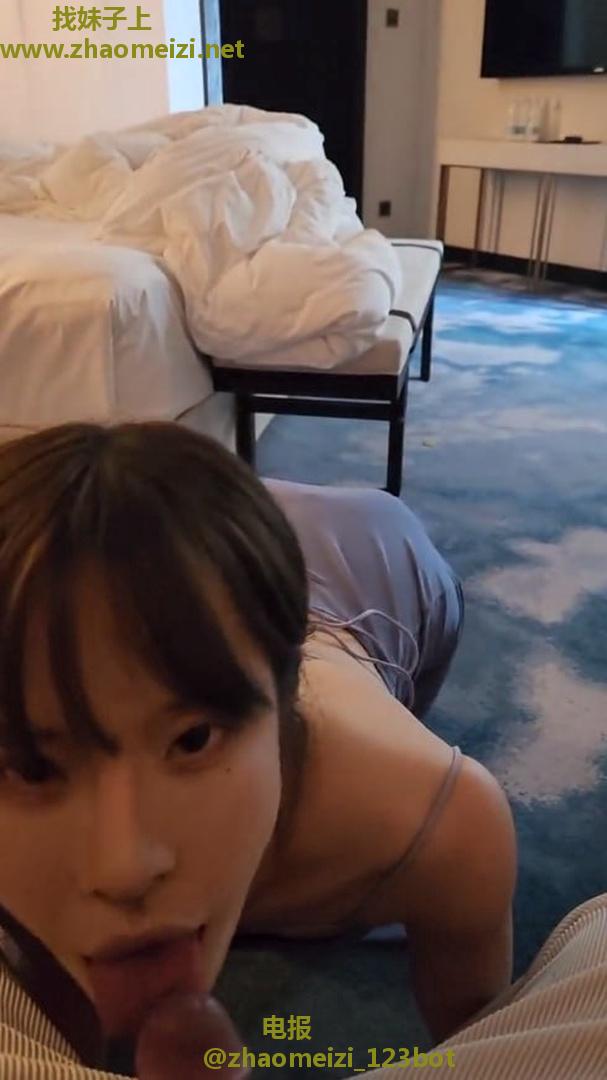 蜜桃臀起飞降落软妹倩倩