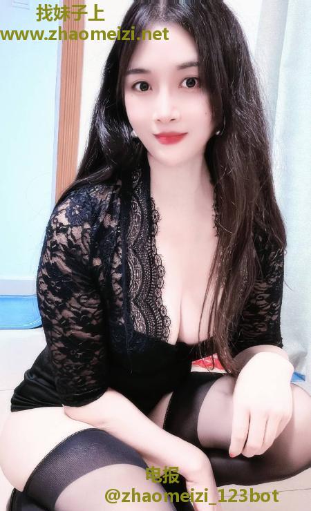 大胸翘臀风骚服务老师