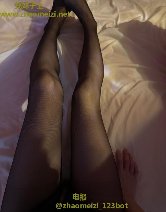 性感黑丝长腿妹