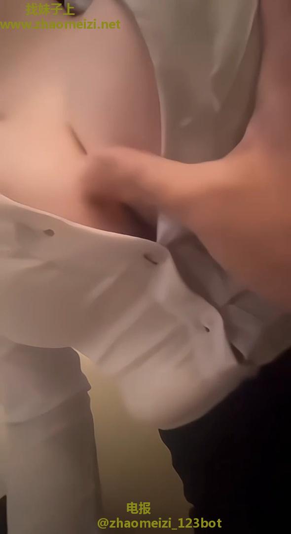 喜欢被道具同时进入的凡凡