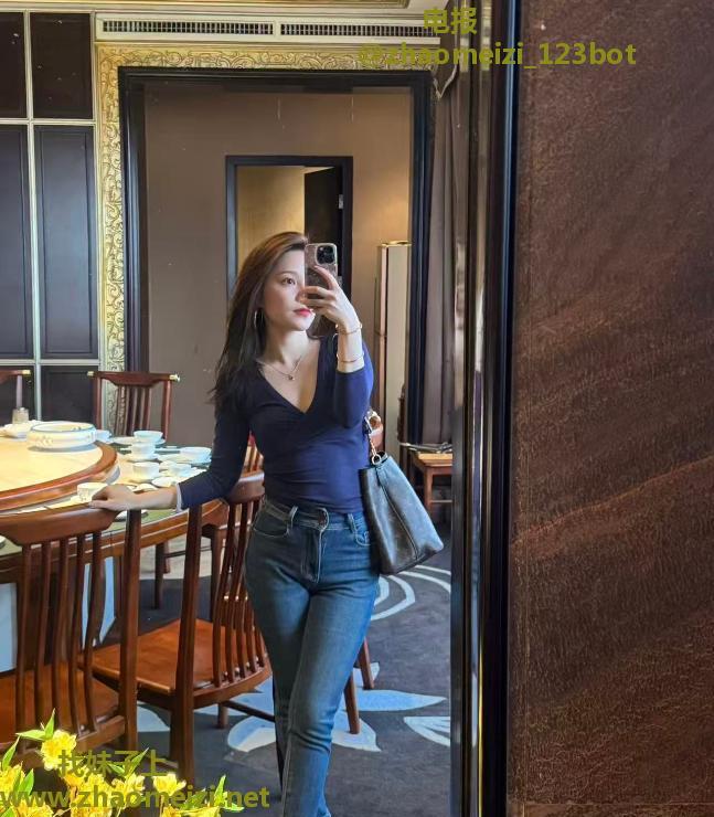口爆美乳翘臀御姐