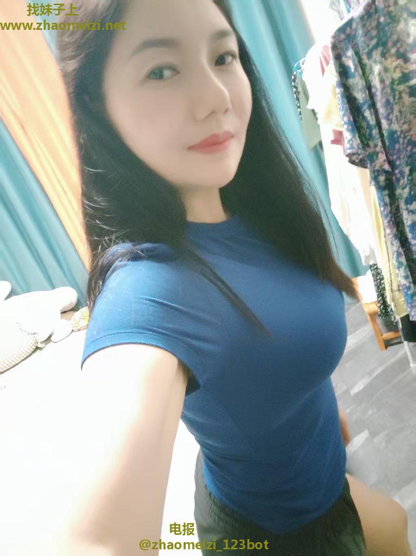 一线天美鲍小少妇