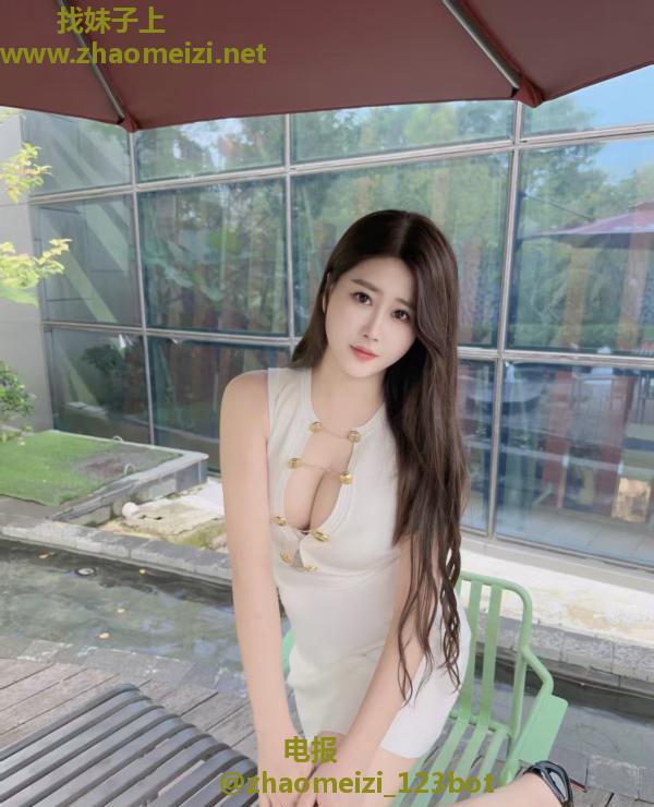 做服务的大胸少妇
