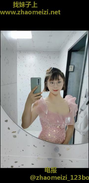 性感美腿可双妃姐妹俩