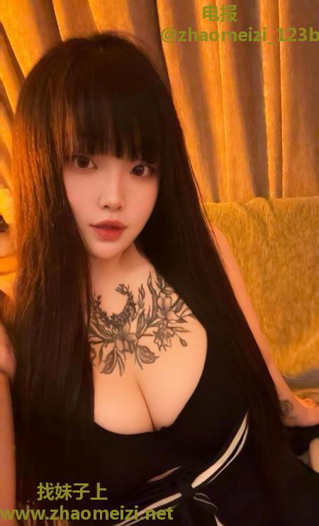 前凸后翘嫩妹珊珊