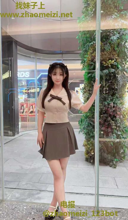 反差D奶小柳岩