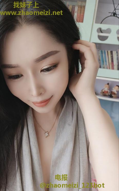龙华风骚肥臀小妮