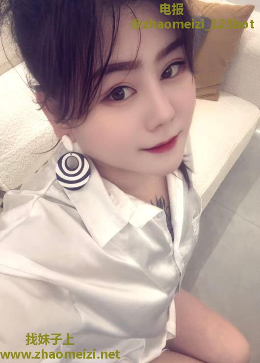 大波翘臀三通熟女