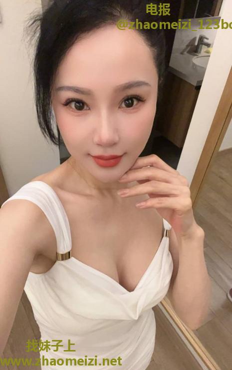气质肤白貌美桃子