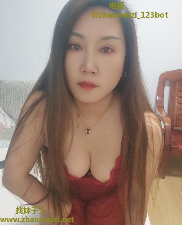 梅花园长发美女