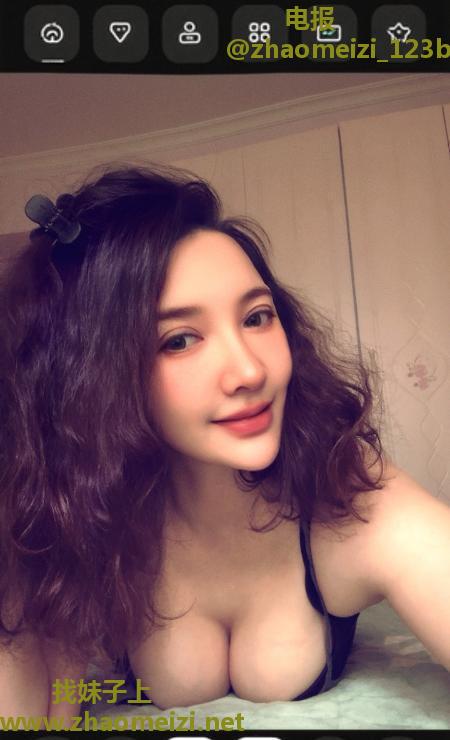 漂亮妹子依娜