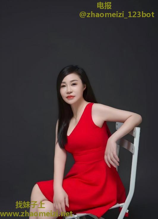 风韵制服熟女