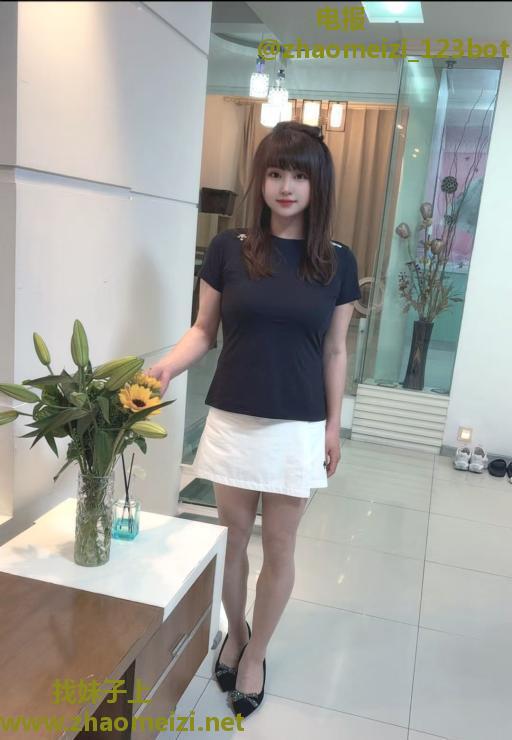 丰乳肥臀小少妇