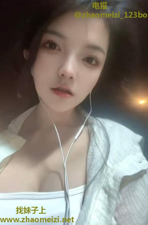 火辣大胸风情靓妹