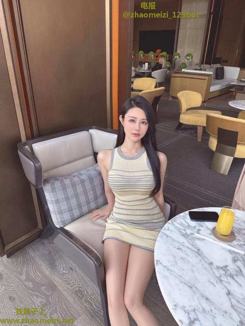 大胸泻火兼职少妇果儿