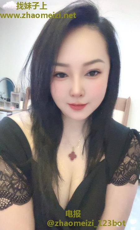 丰满美乳少妇